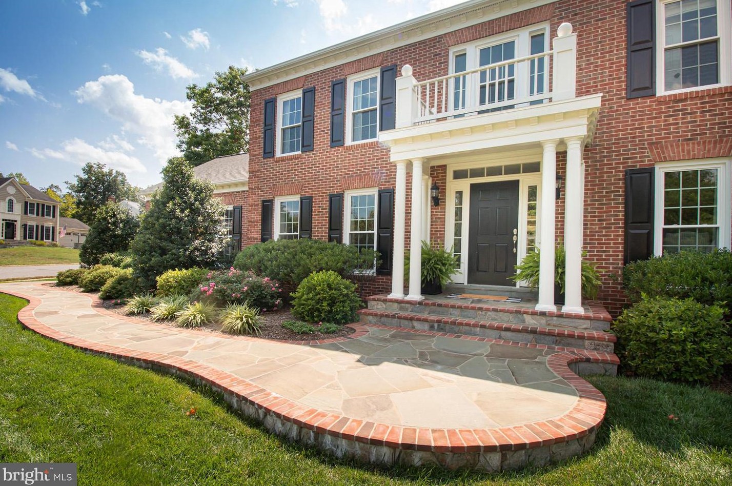 4949 Edge Rock Dr, Fairfax, VA 20151-4107