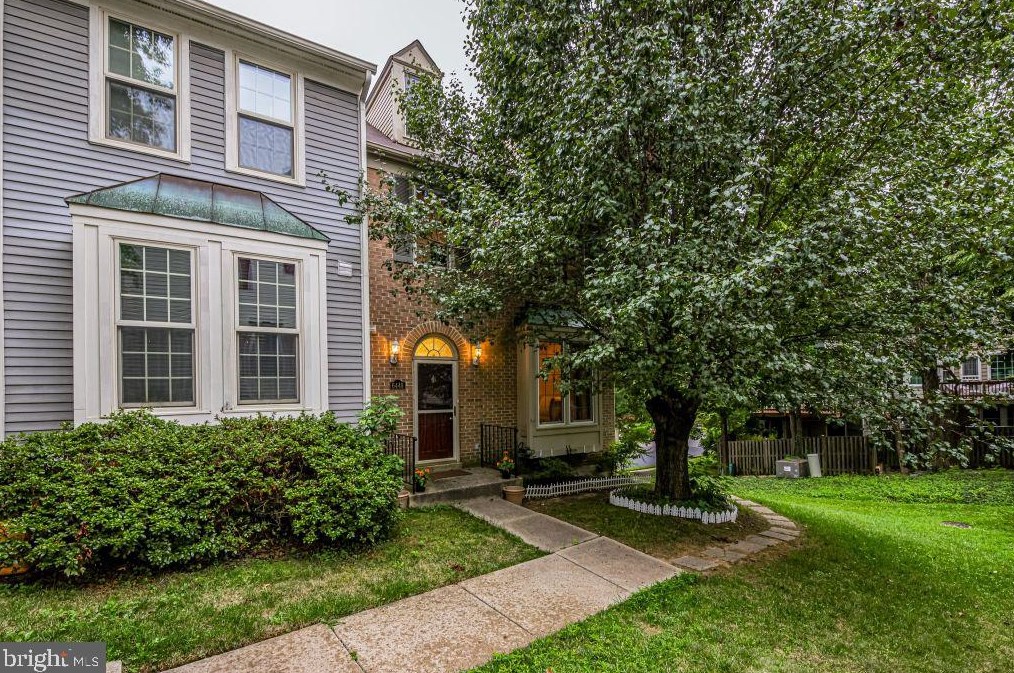 6449 English Ivy Ct, Springfield, VA 22152