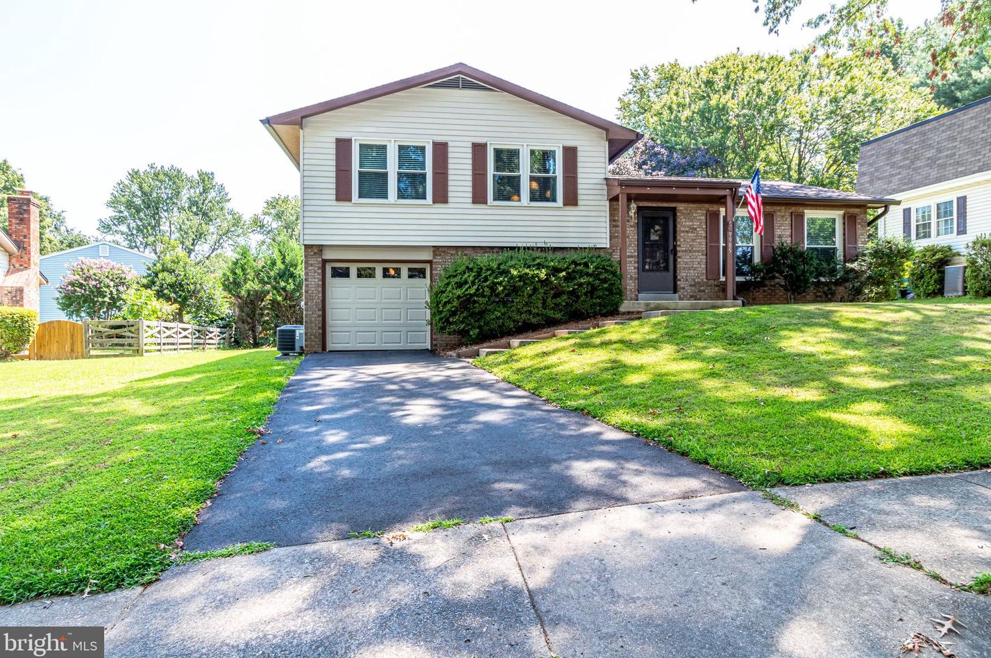 9905 Rand Dr, Springfield, VA 22015