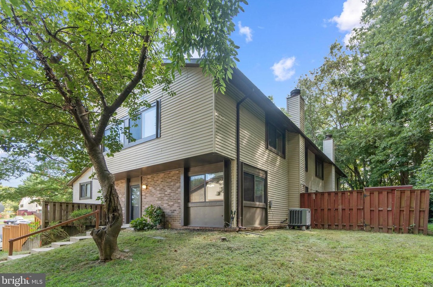 10671 Oak Thrush Ct, Springfield, VA 22015