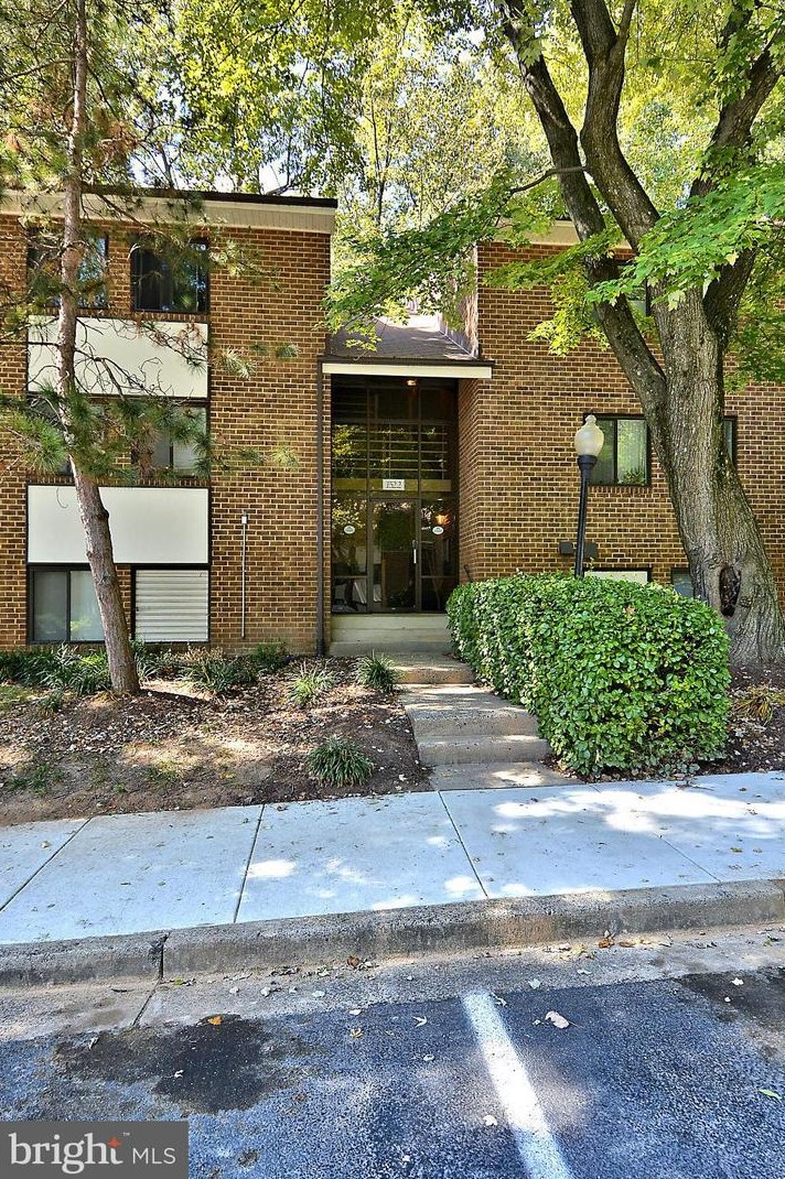 1433 Northgate Sq #22b, Herndon, VA 20190