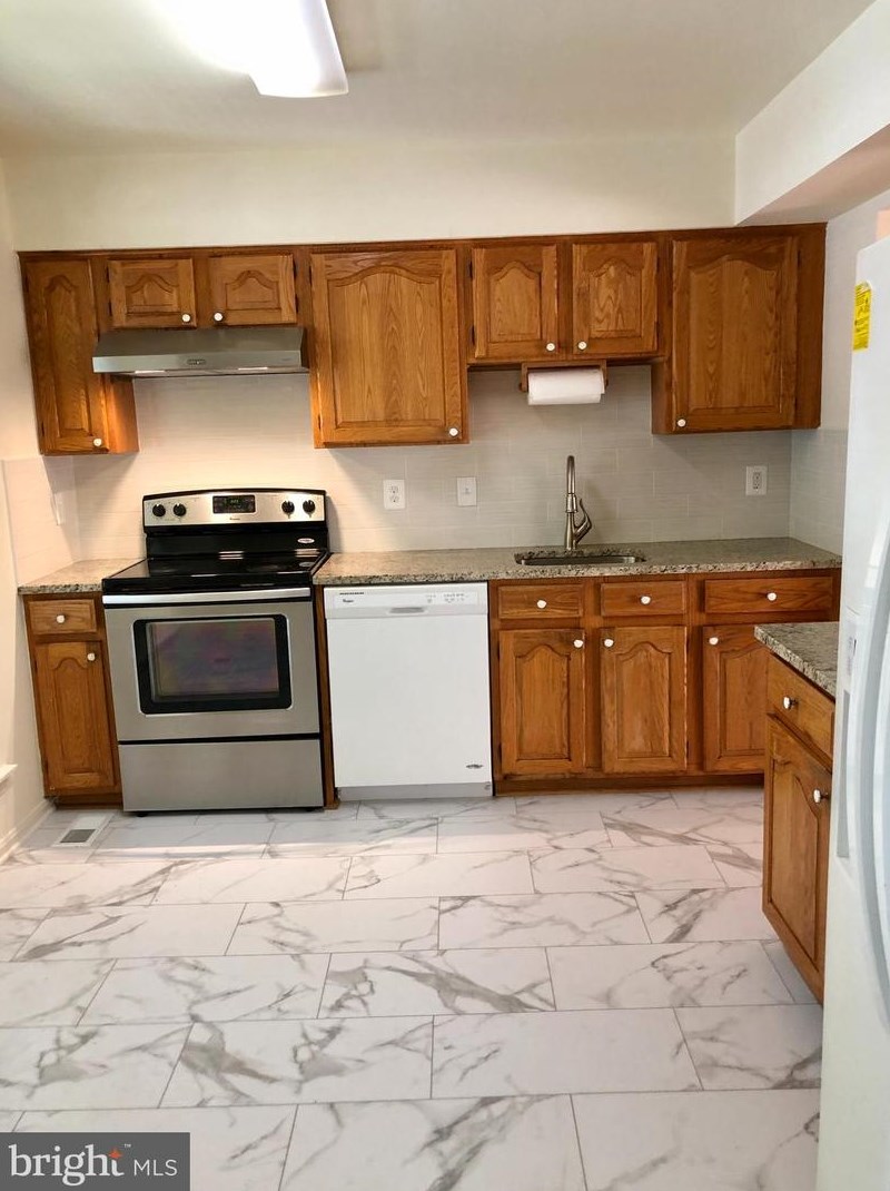 8819 Winding Hollow Way, Springfield, VA 22152