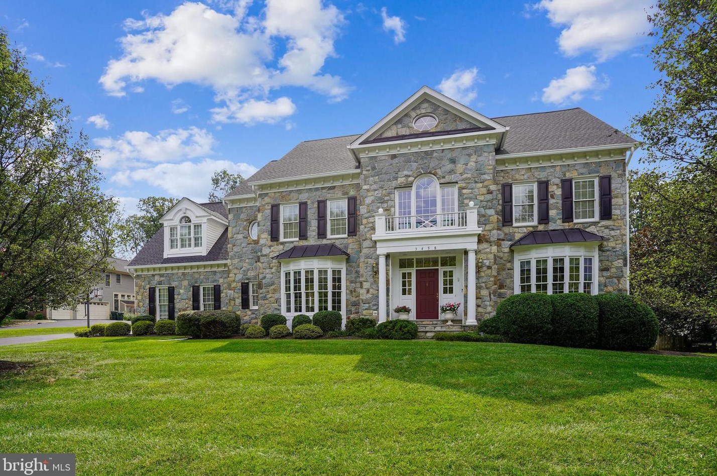 3458 Virginia Oaks Dr, Vienna, VA 22124-2428