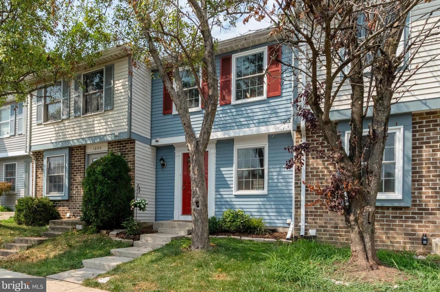 1618 Purple Sage Dr, Herndon, VA 20194