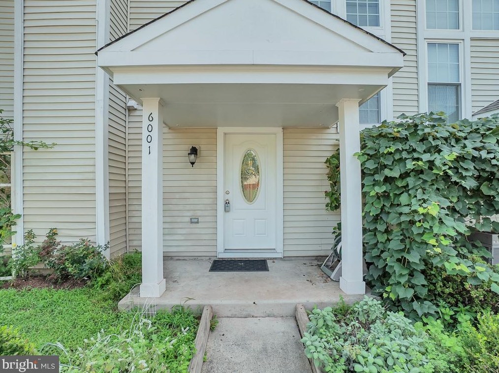 6001 Netherton St, Centreville, VA 20120-3229