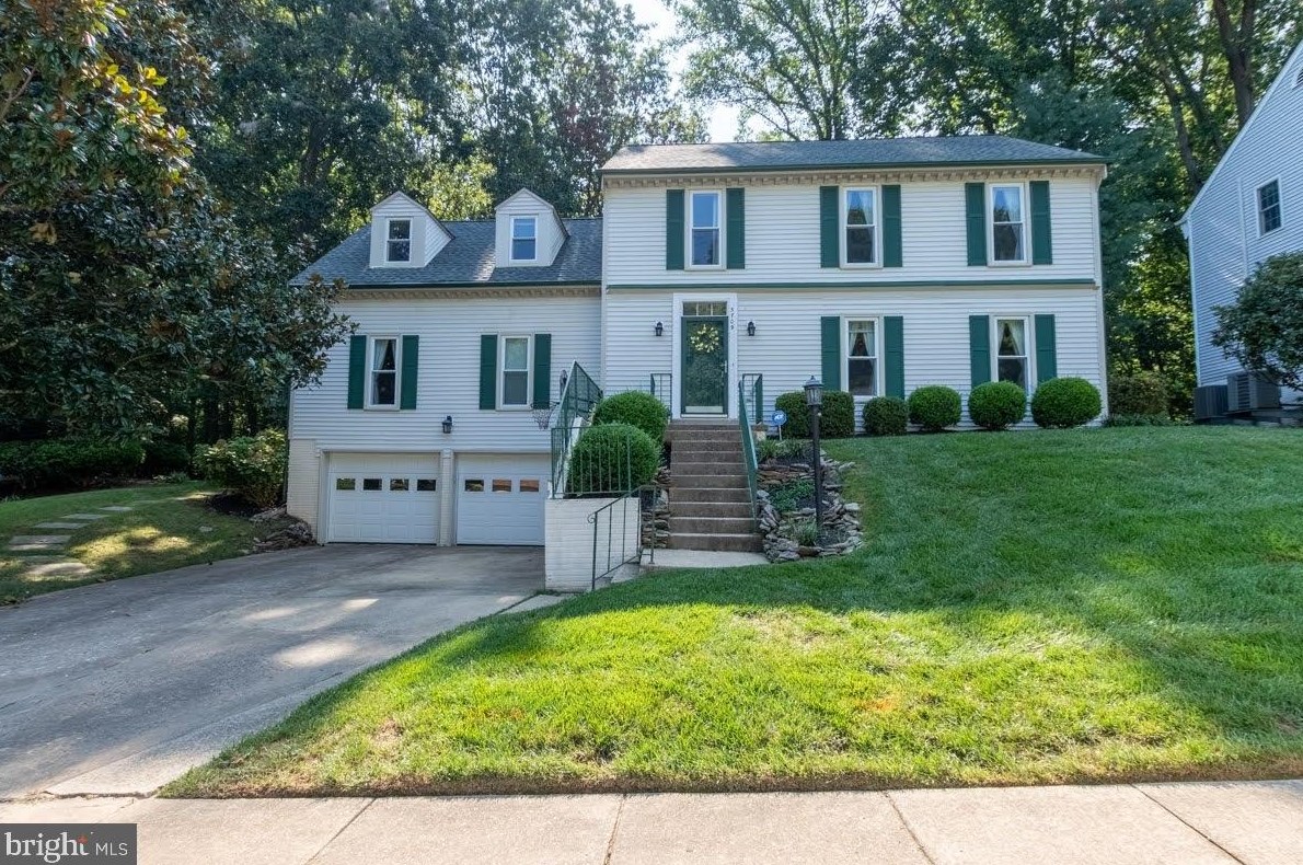 5709 Wooden Hawk Ln, Springfield, VA 22015