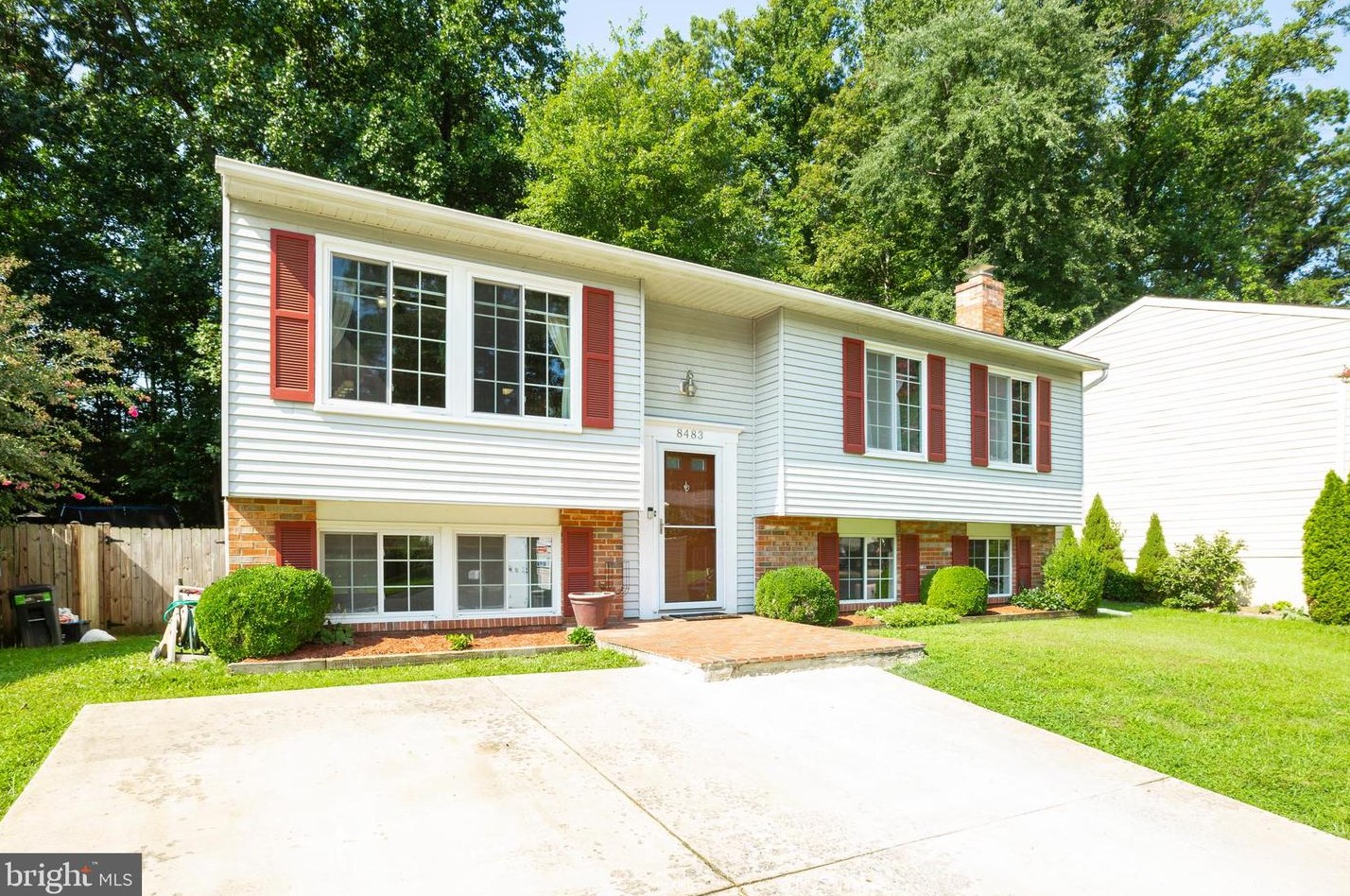 8483 Summer Breeze Ln, Springfield, VA 22153