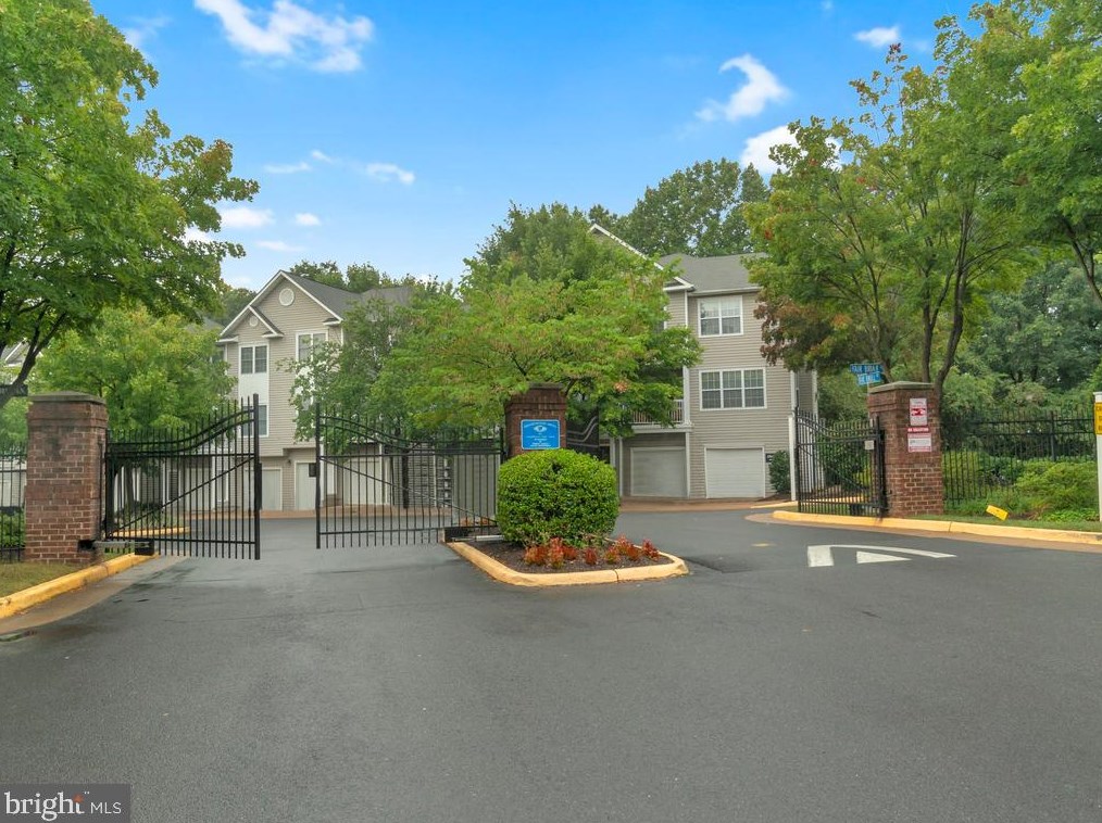 4568 Superior Sq, Fairfax, VA 22033-3877