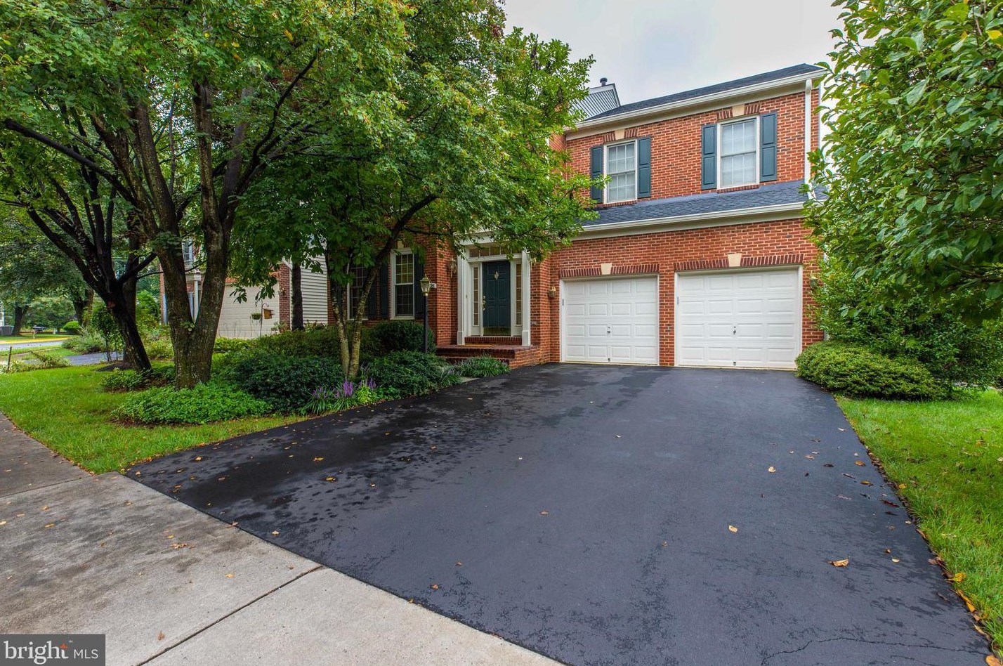 2796 Miles Stone Dr, Vienna, VA 22181-5929