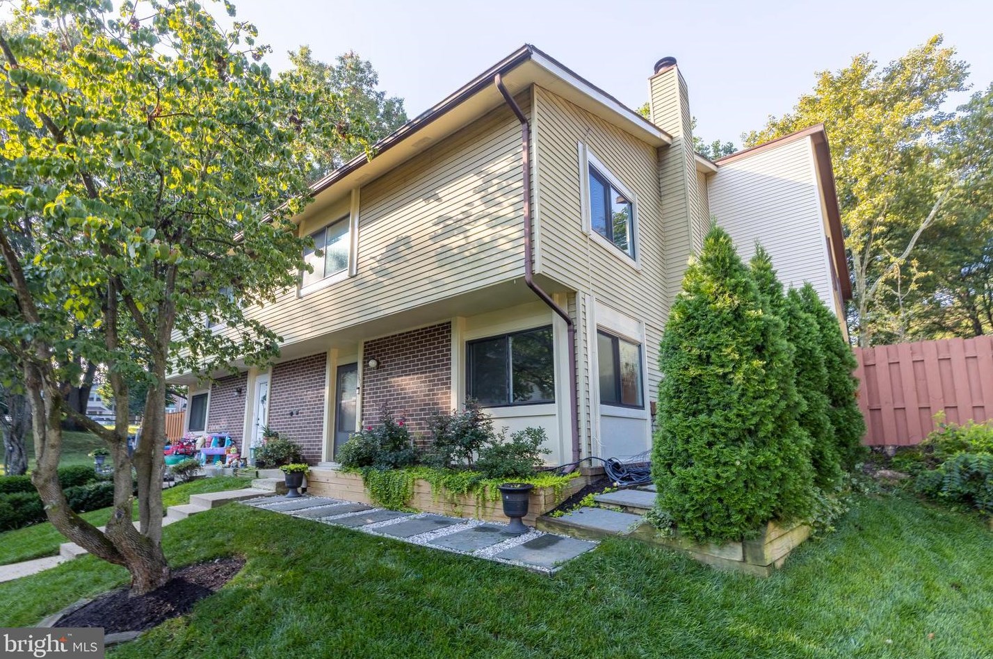 10623 Summer Oak Ct, Springfield, VA 22015