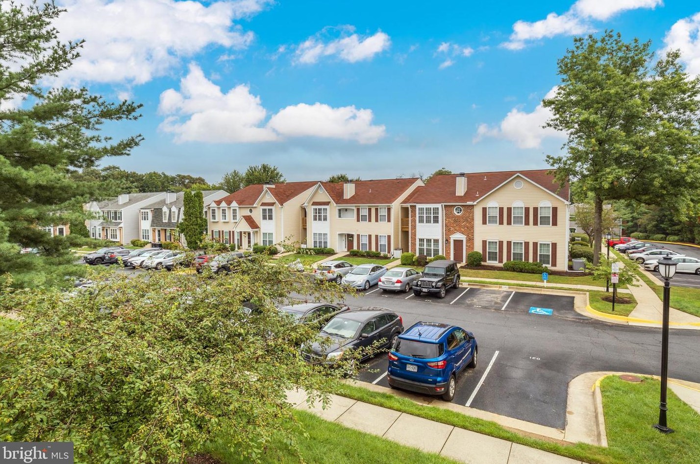 7819 Harrowgate Cir #160, Springfield, VA 22152