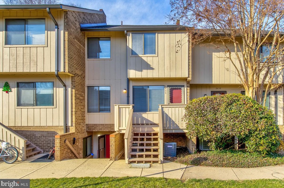 2435 Glengyle Dr, Vienna, VA 22181-5521