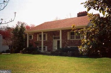 8959 Colesbury Pl, Fairfax, VA 22031-3240