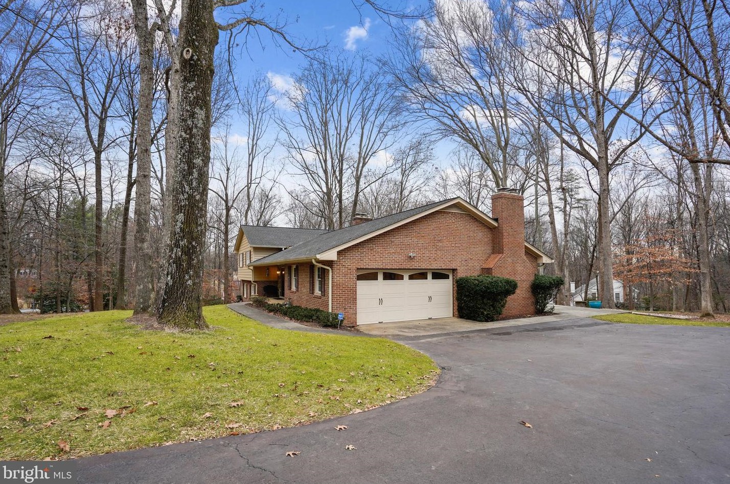10412 Samaga Dr, Vienna, VA 22124-1625