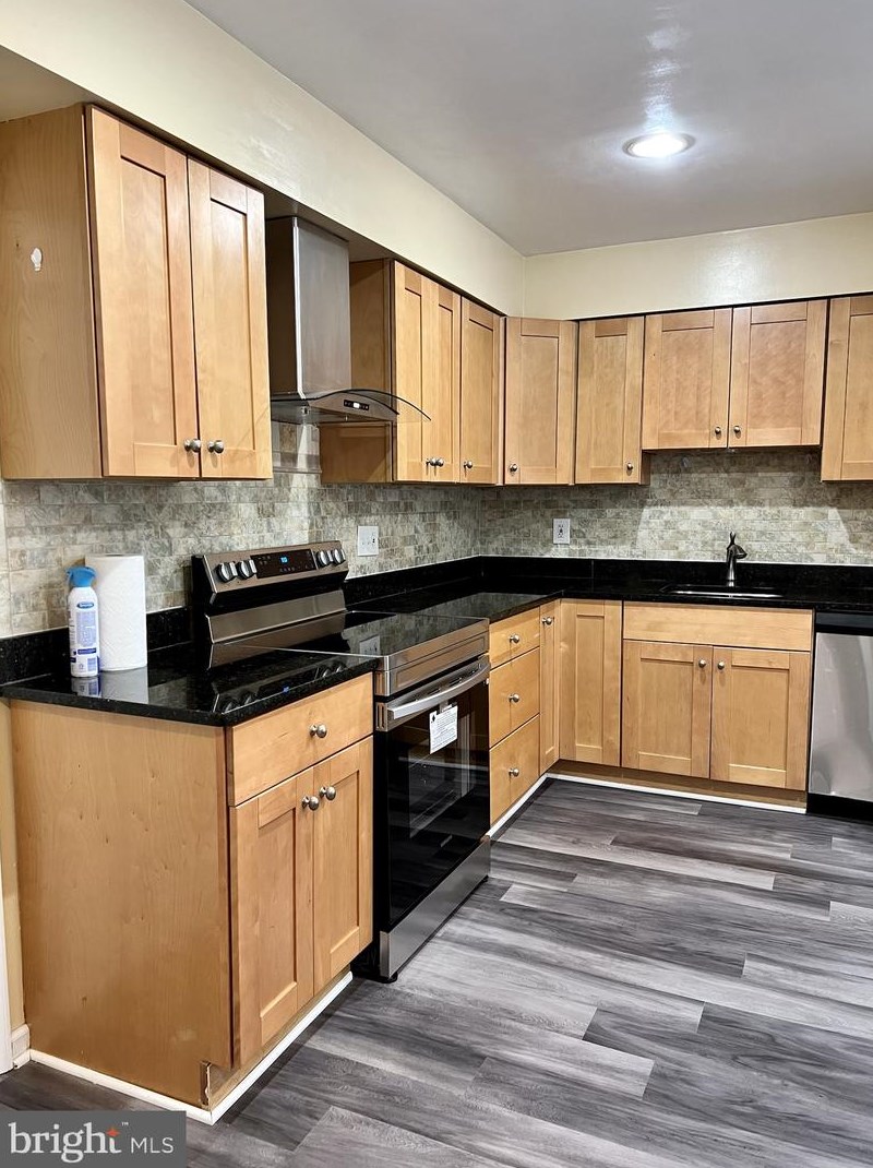 3703 Persimmon Cir, Fairfax, VA 22031