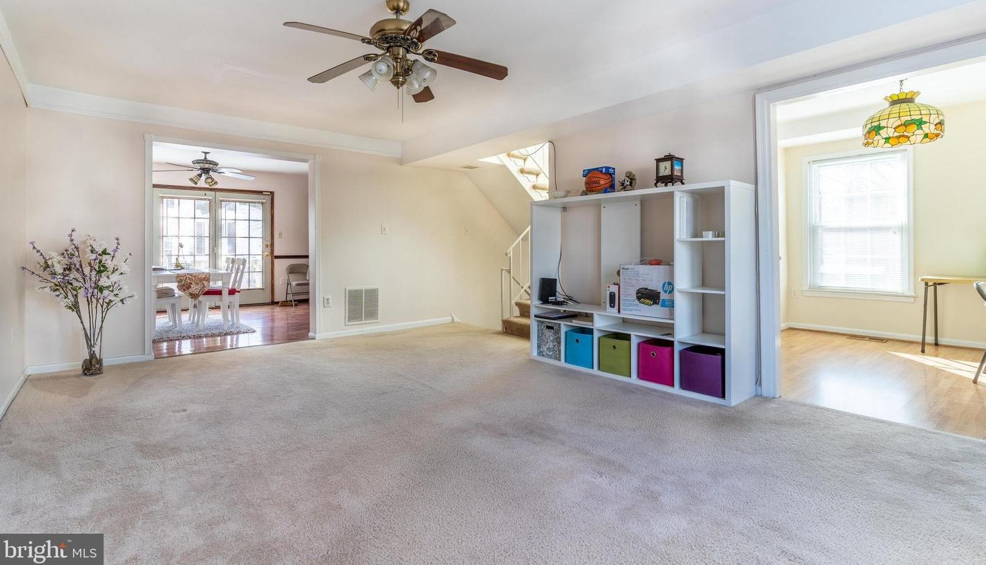 8031 Sleepy View Ln, Springfield, VA 22153
