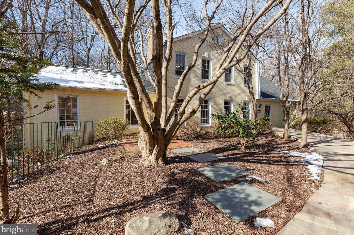 2710 Linda Marie Dr, Oakton, VA 22124-1114