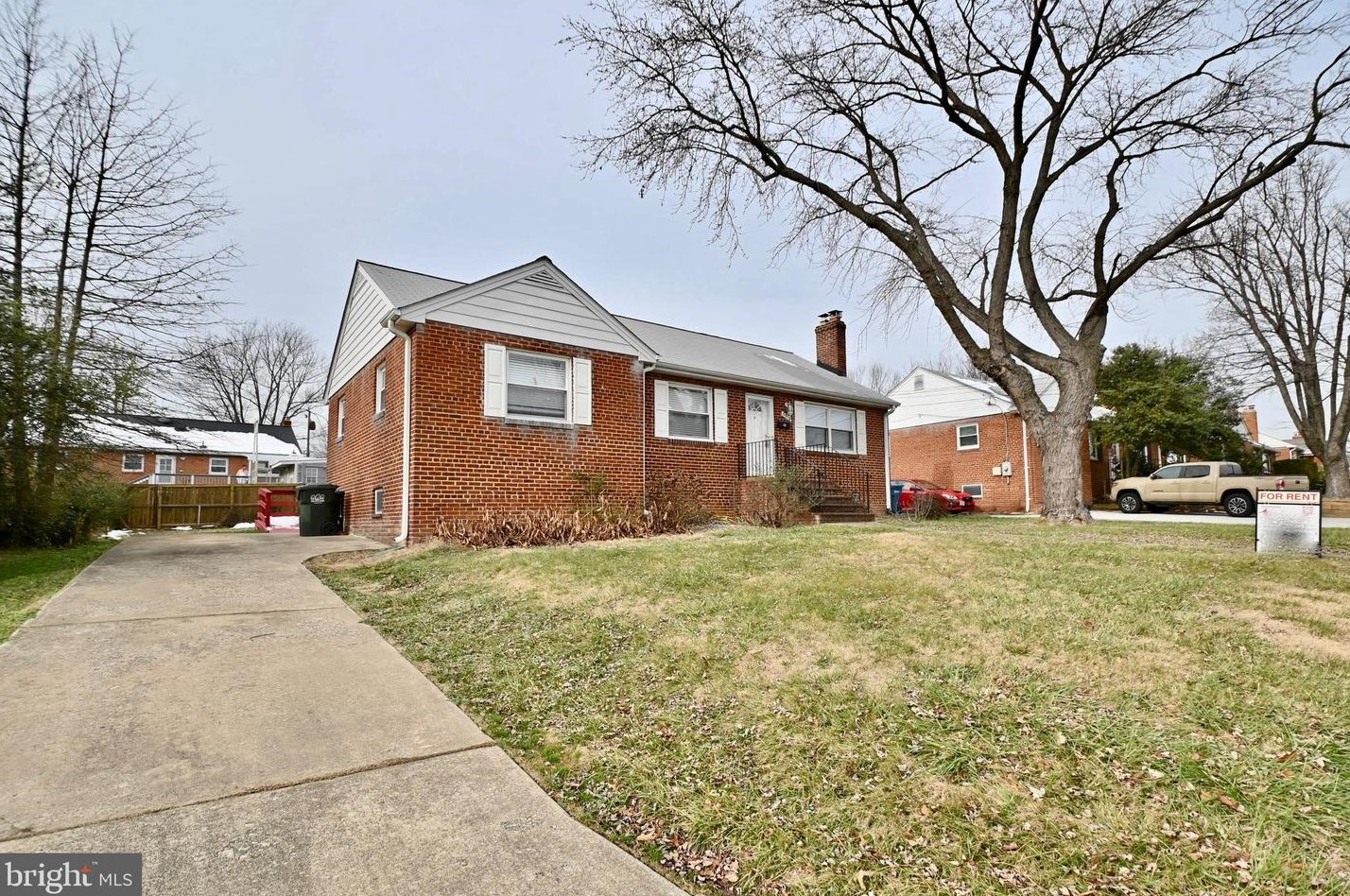 5918 Dinwiddie St, Springfield, VA 22150