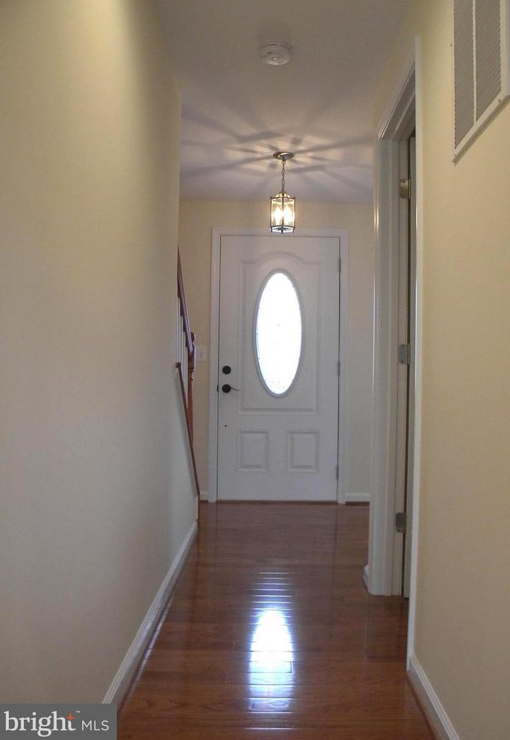 9407 Wrought Iron Ct, Fairfax, VA 22032