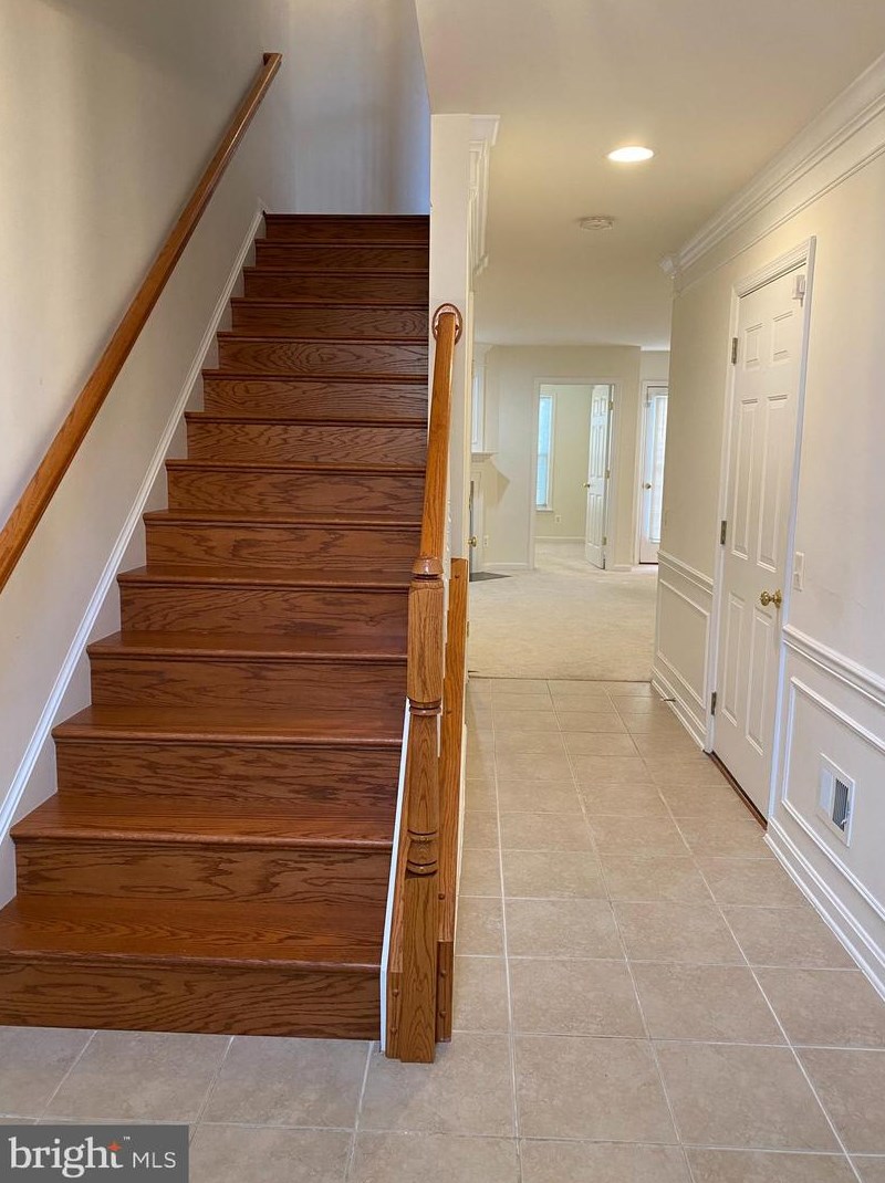 8209 Singleleaf Ln, Lorton, VA 22079