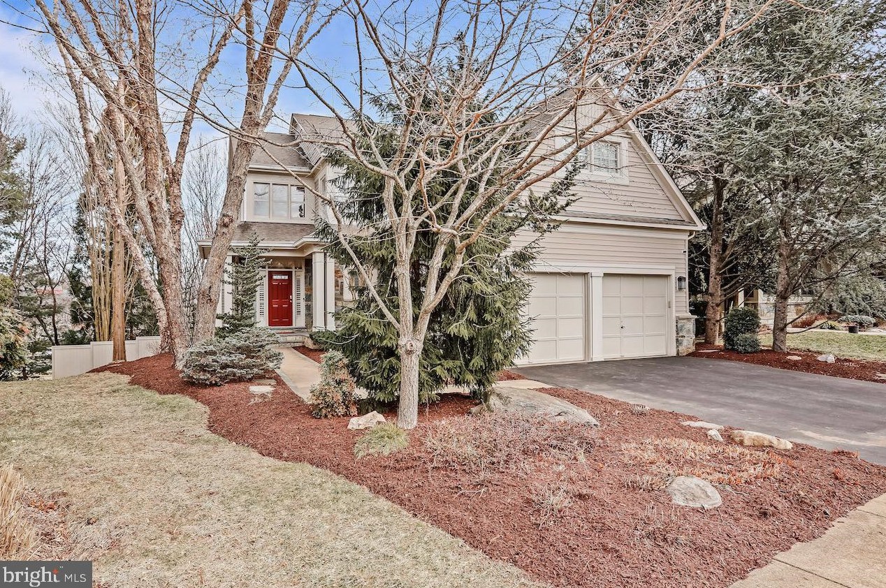 1338 Red Hawk Cir, Herndon, VA 20194
