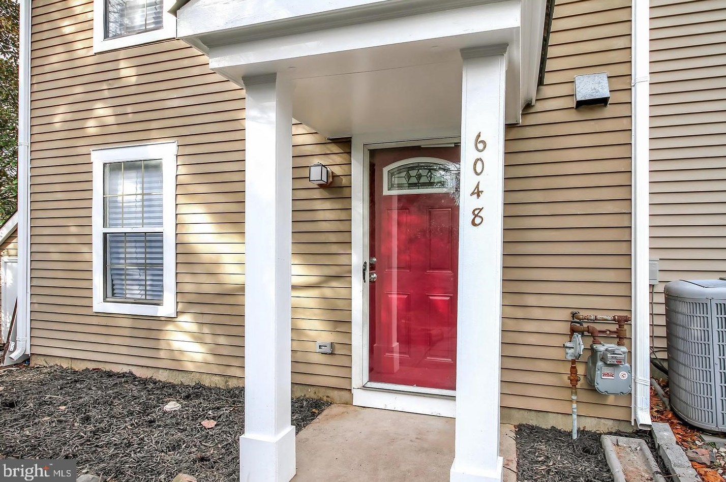 6048 Netherton St, Centreville, VA 20120