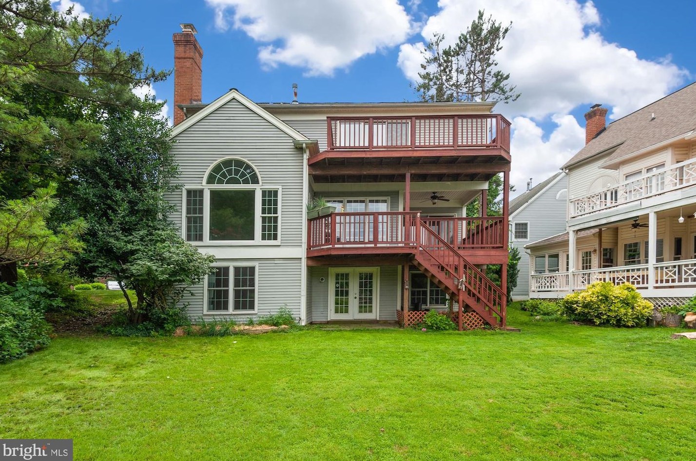 3812 Parkland Dr, Fairfax, VA 22033-2641