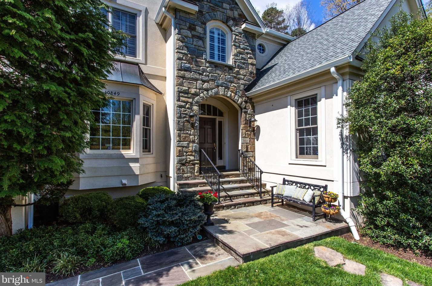 10849 Flowerstone St, Vienna, VA 22124-1041
