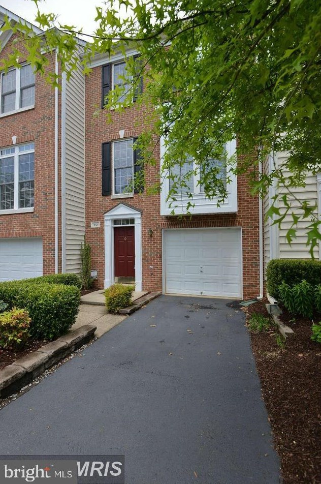 4131 Fairfax Center Creek Dr, Fairfax, VA 22030-8522