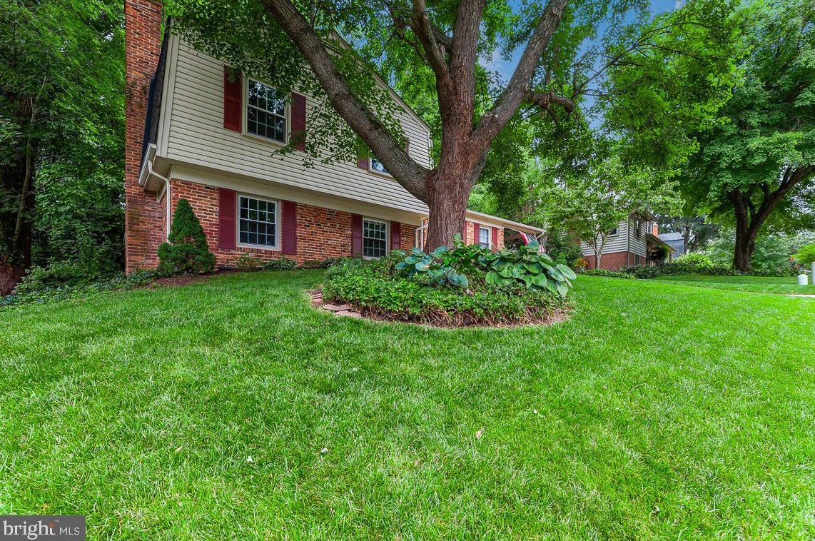 6405 Wyngate Dr, Springfield, VA 22152