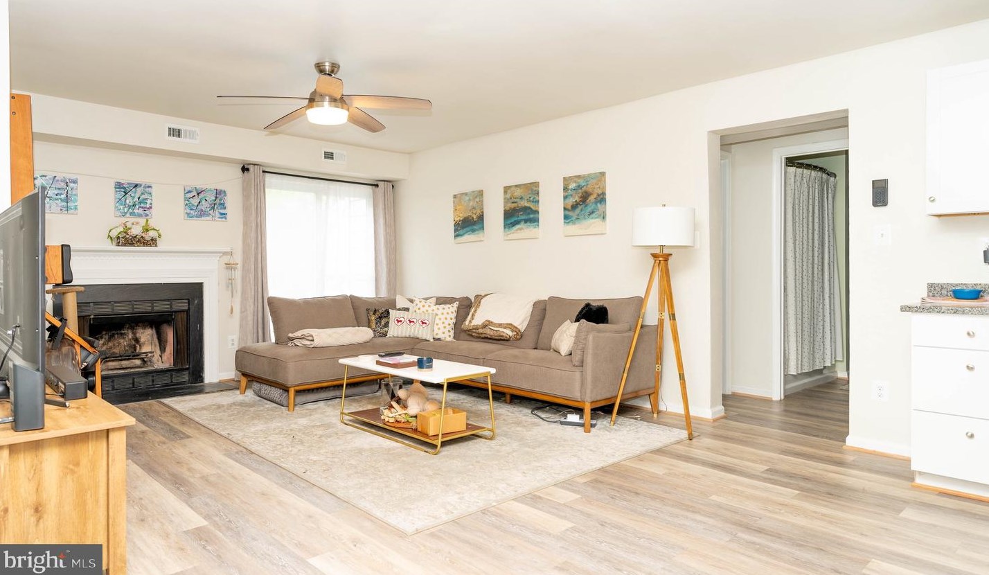 4190 Dawn Valley Ct, Fairfax, VA 20151-3545