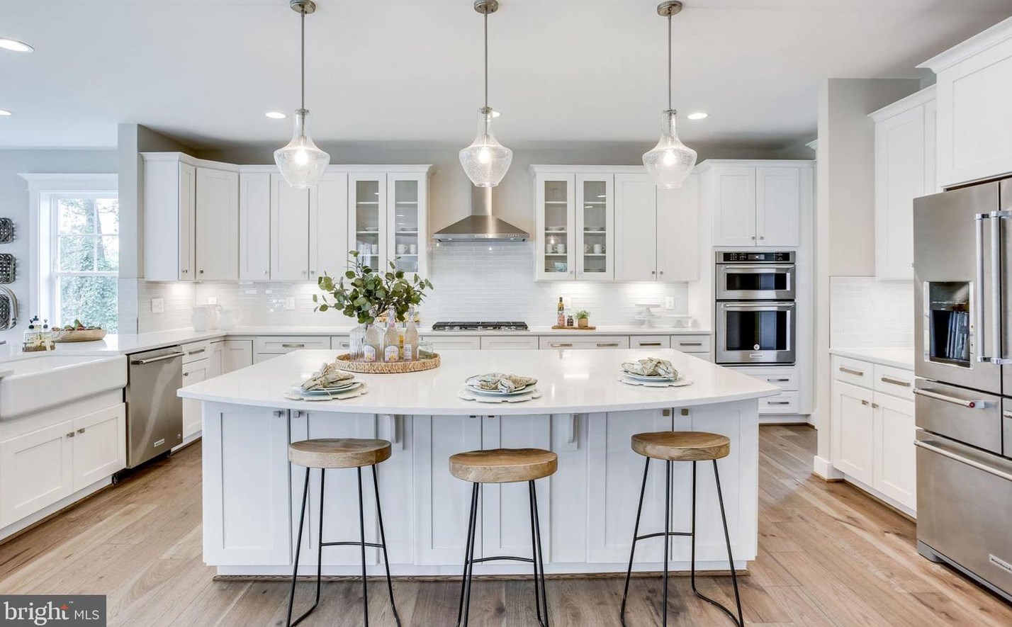 8600 Hillside Pl, Fairfax VA  22031-2814 exterior