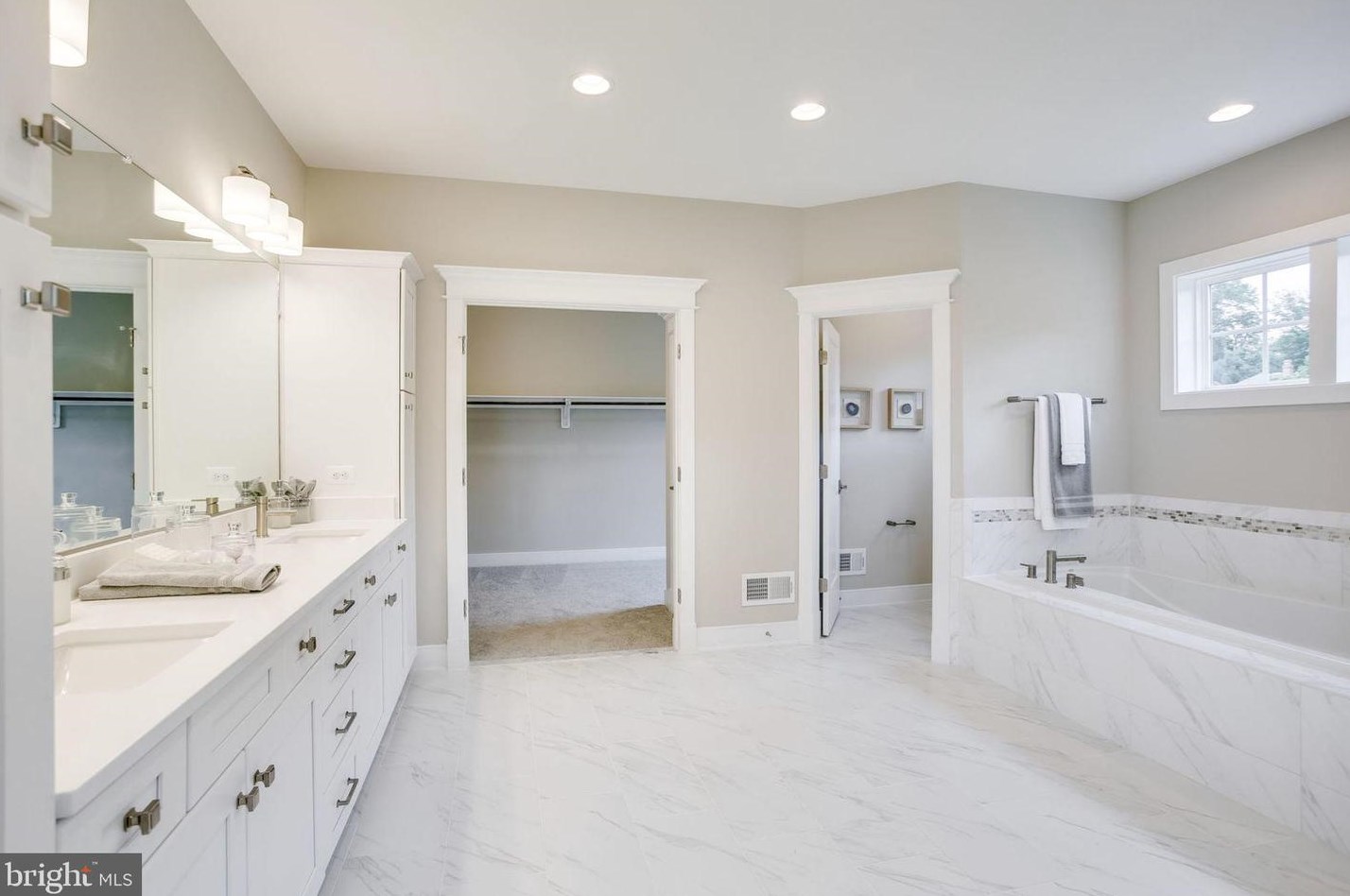 8600 Hillside Pl, Fairfax VA  22031-2814 exterior