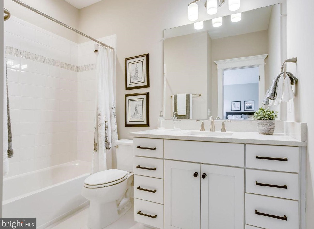 8600 Hillside Pl, Fairfax VA  22031-2814 exterior