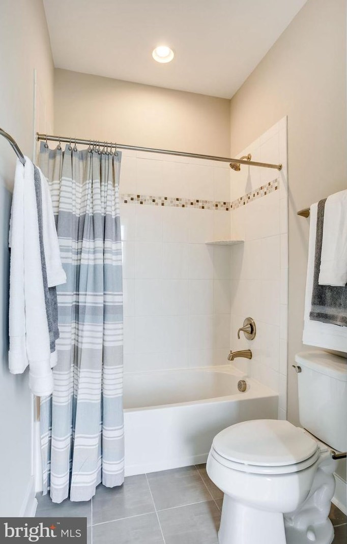 8600 Hillside Pl, Fairfax VA  22031-2814 exterior