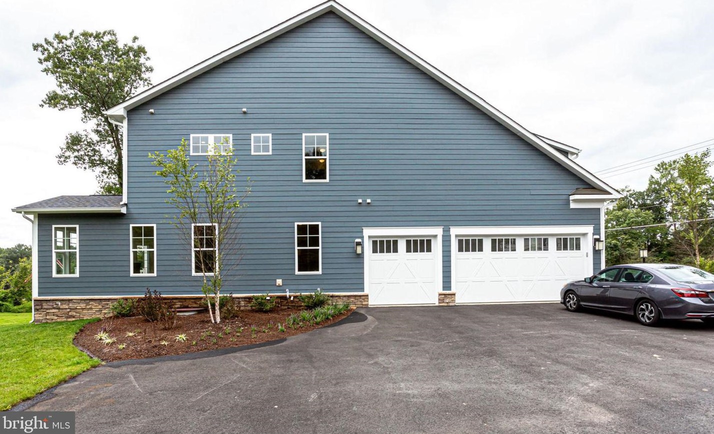 8600 Hillside Pl, Fairfax VA  22031-2814 exterior