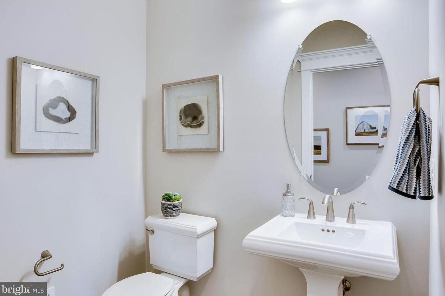 8600 Hillside Pl, Fairfax VA  22031-2814 exterior