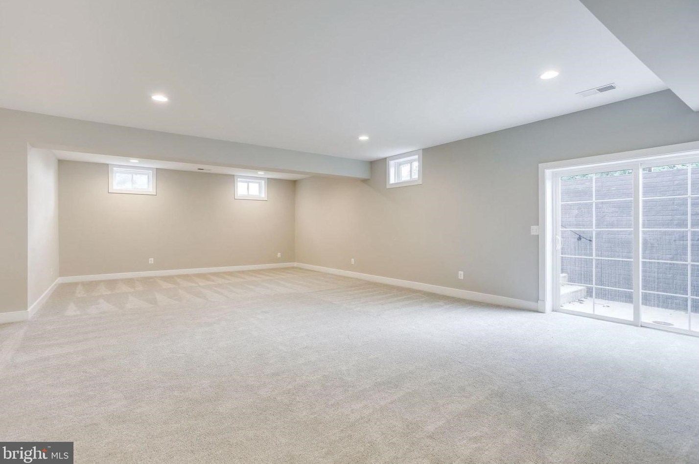 8600 Hillside Pl, Fairfax VA  22031-2814 exterior