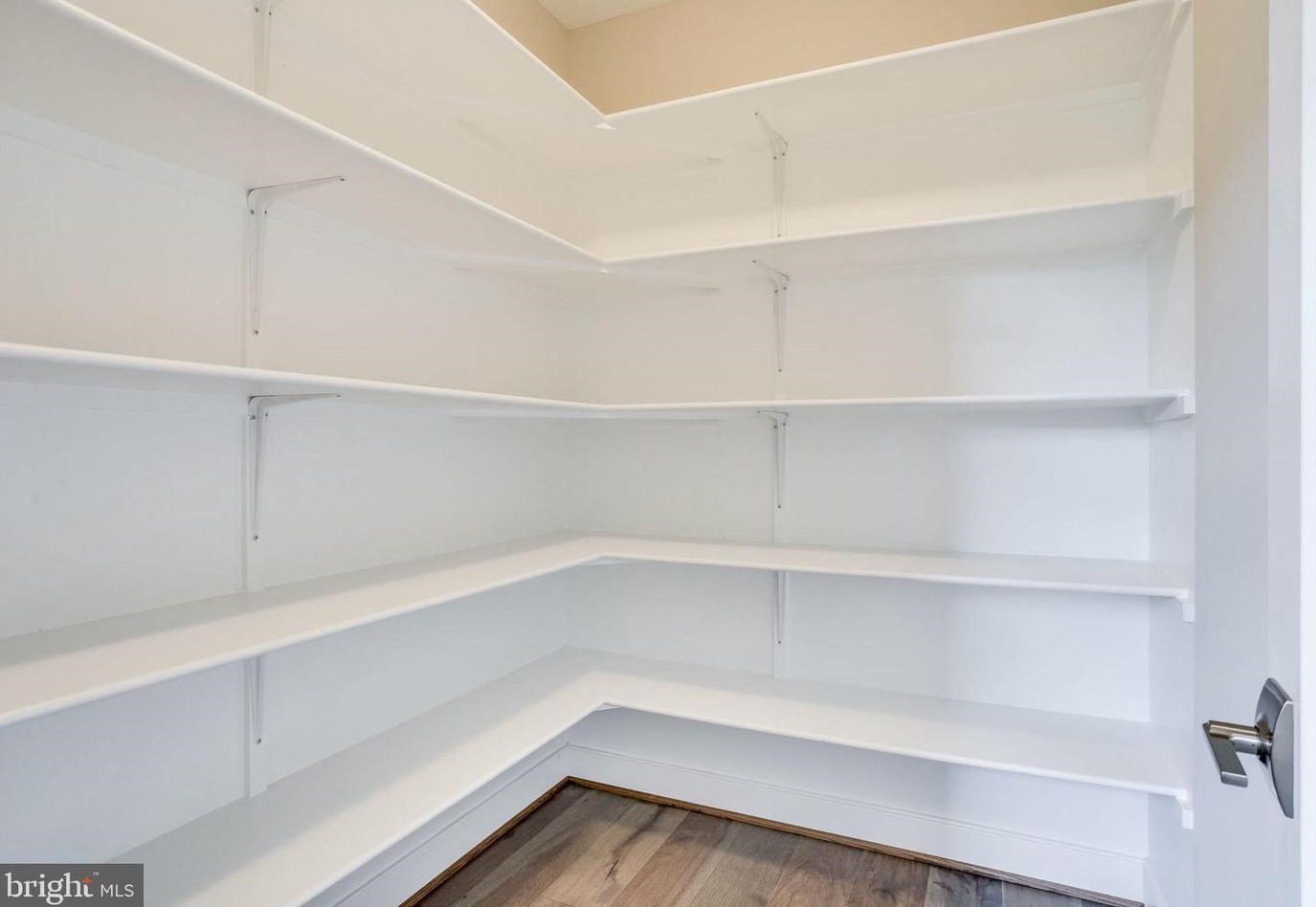 8600 Hillside Pl, Fairfax VA  22031-2814 exterior