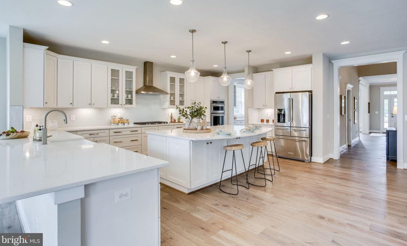 8600 Hillside Pl, Fairfax VA  22031-2814 exterior