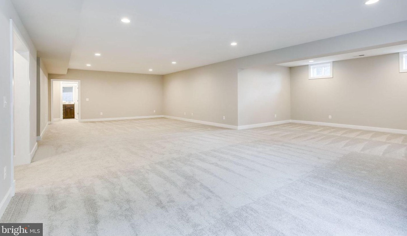 8600 Hillside Pl, Fairfax VA  22031-2814 exterior