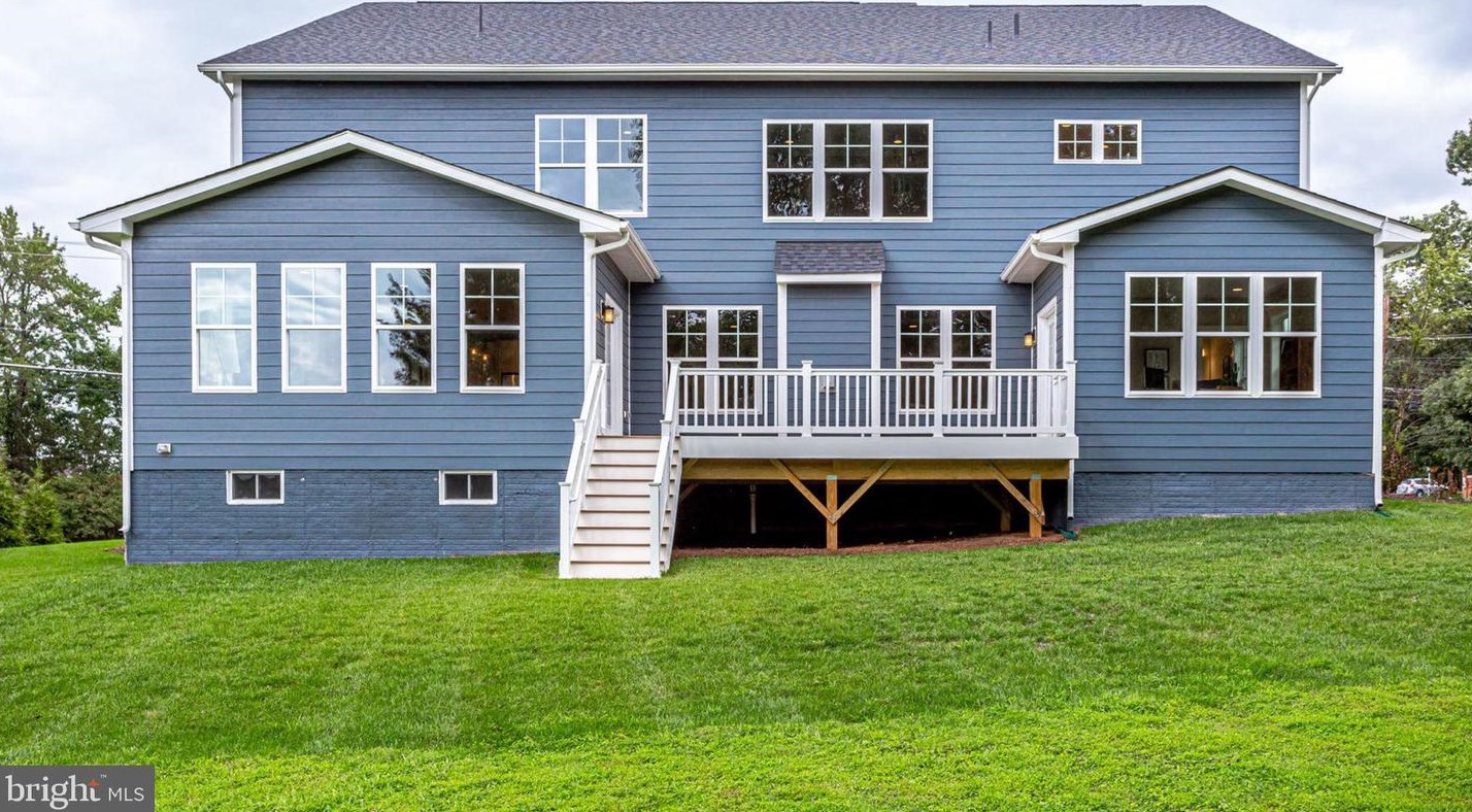 8600 Hillside Pl, Fairfax VA  22031-2814 exterior