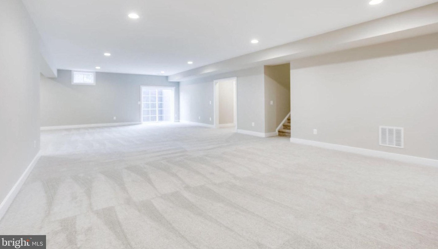 8600 Hillside Pl, Fairfax VA  22031-2814 exterior