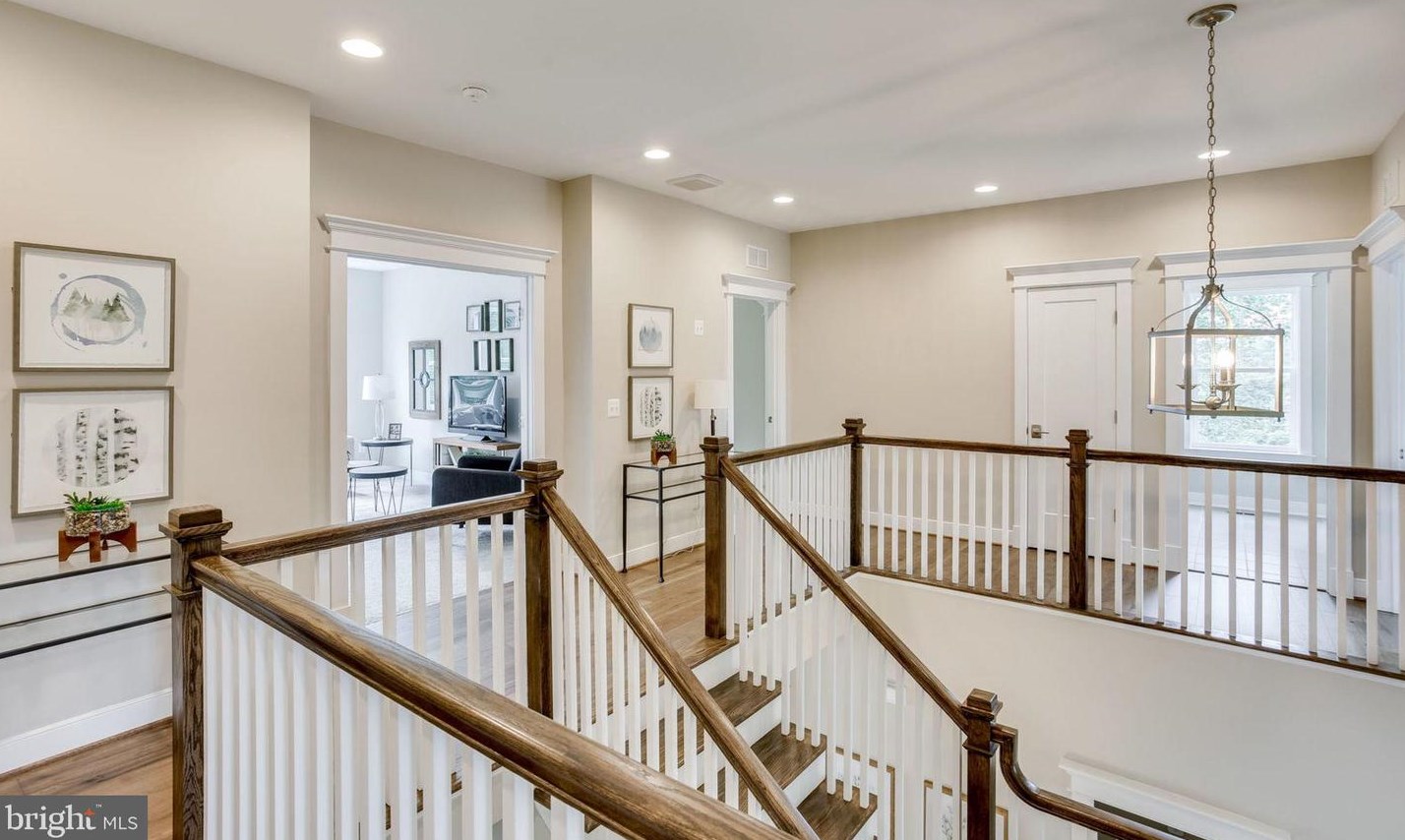 8600 Hillside Pl, Fairfax VA  22031-2814 exterior