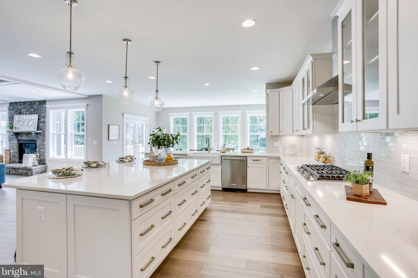 8600 Hillside Pl, Fairfax VA  22031-2814 exterior