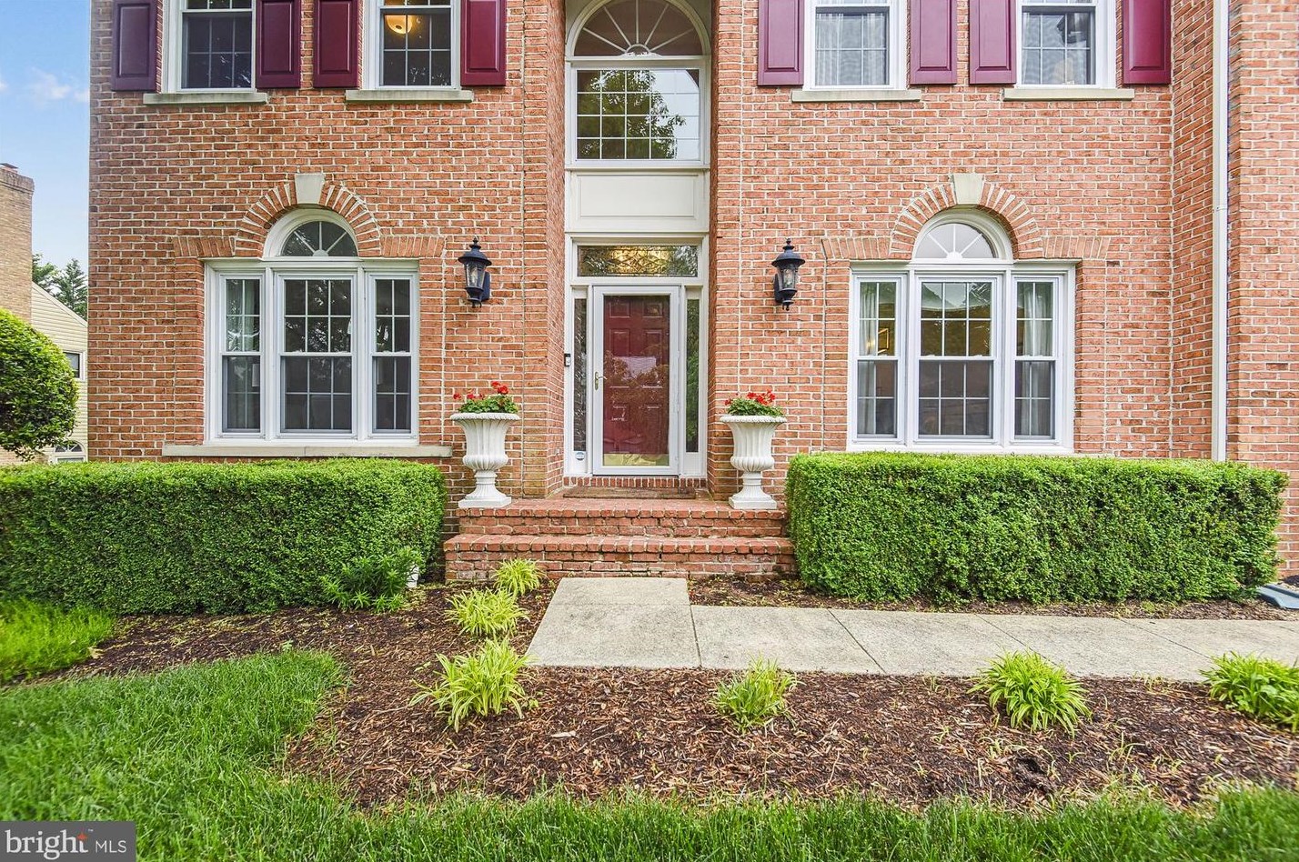 8706 Cross Chase Cir, Fairfax, VA 22039-3353