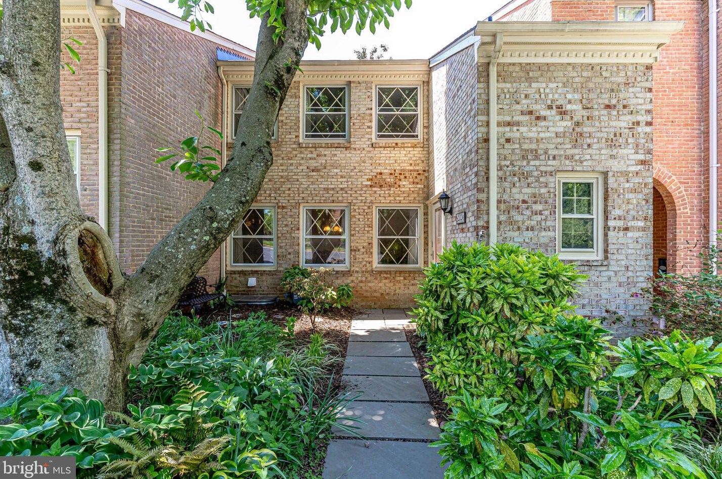 2024 Hopewood Dr, Falls Church, VA 22043