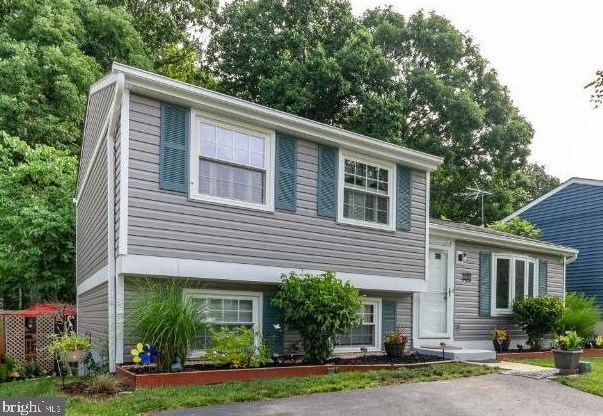 8280 Raindrop Way, Springfield, VA 22153