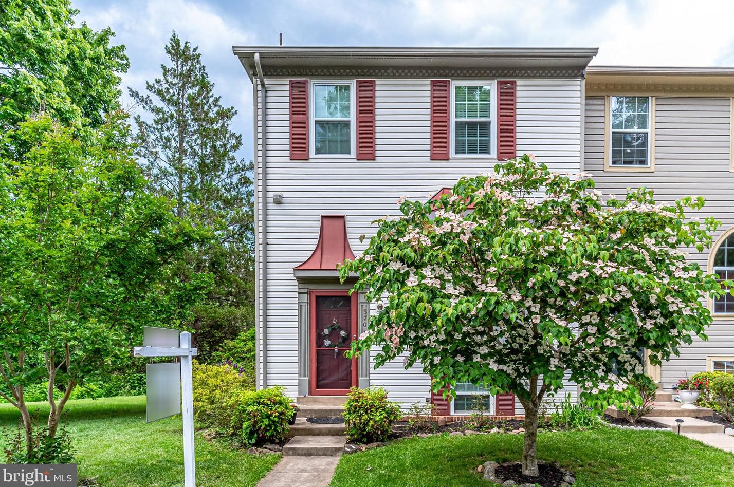 5701 Mason Bluff Dr, Springfield, VA 22015-3145
