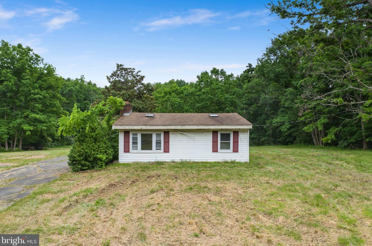 12711 Popes Head Rd, Clifton, VA 20124
